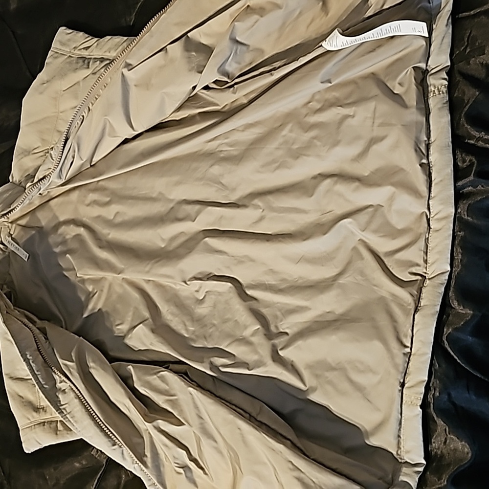 Windbreaker - Picture 3 of 5